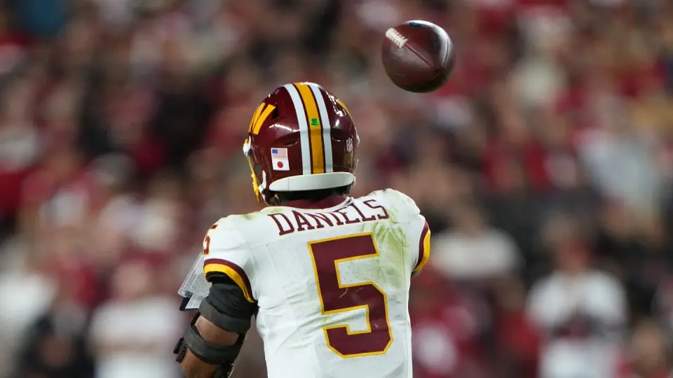 Quinn defends 'take your shot' strategy after Daniels throws to mascot on 4th down