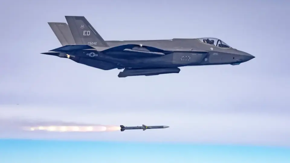 US and Japan Finalize AMRAAM Assembly Deal to Boost F-35 Supply