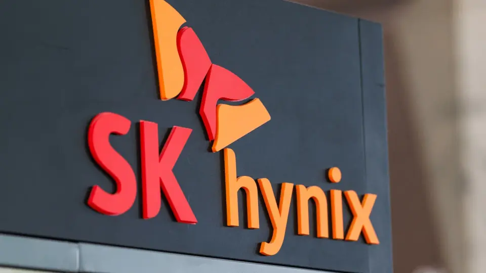 AI-Driven Chip Selloff Deepens Across Asia as Samsung, SK Hynix Slump