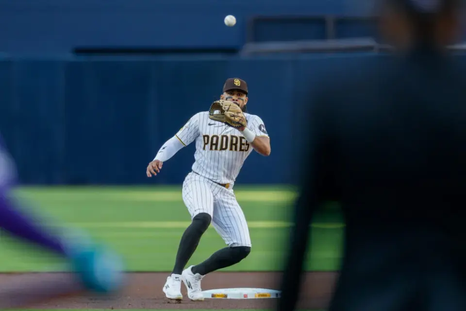 Tatis Debuts at 2B as Padres Shuffle Lineup in NL West Update