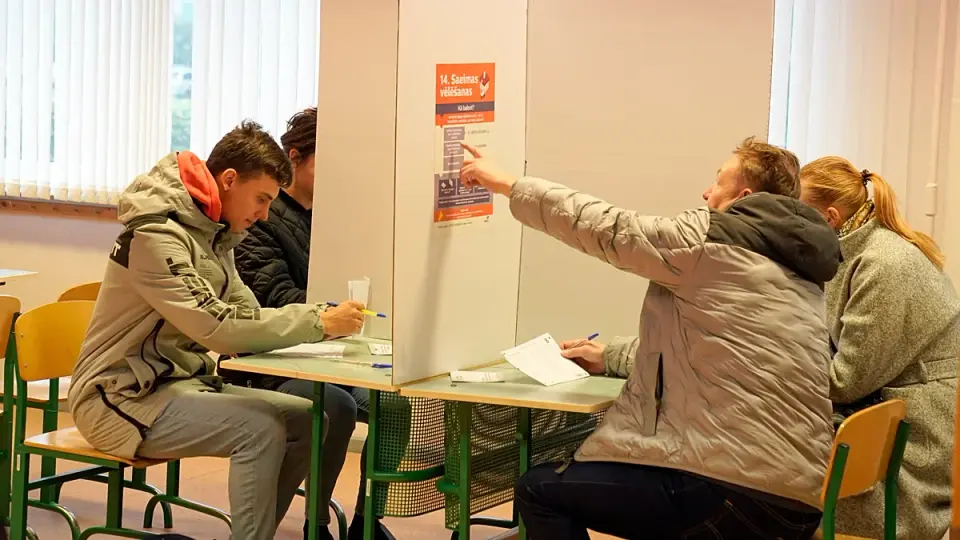 Latvia's Kulbergs Wins Election but Faces Coalition Crisis as Populists Surge