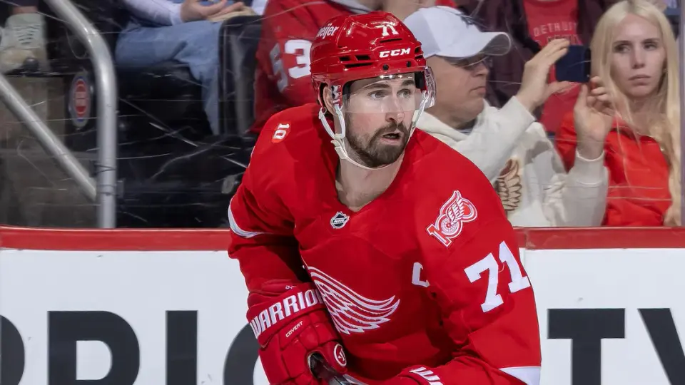 Detroit Red Wings Coach Defends Booed Captain Dylan Larkin After Season Opener