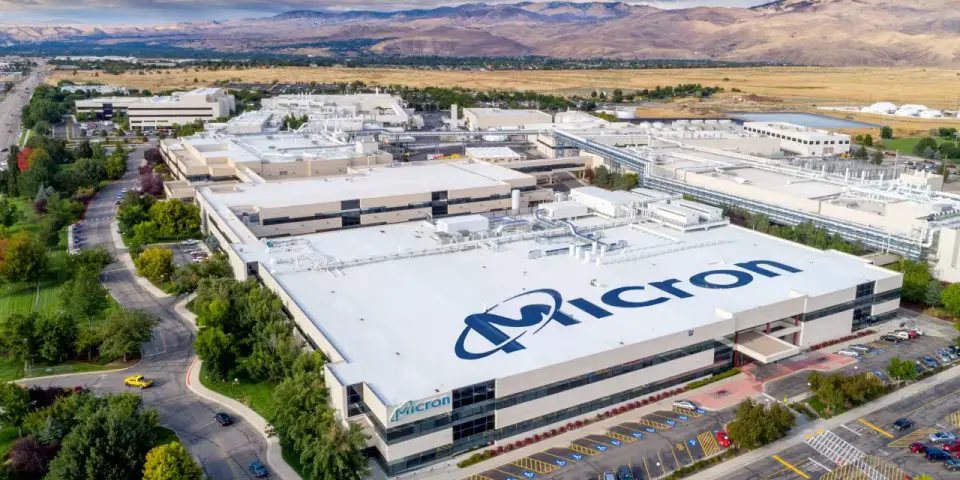 Micron's Record Earnings Fail to Halt Stock Decline Amid Supply and Margin Fears