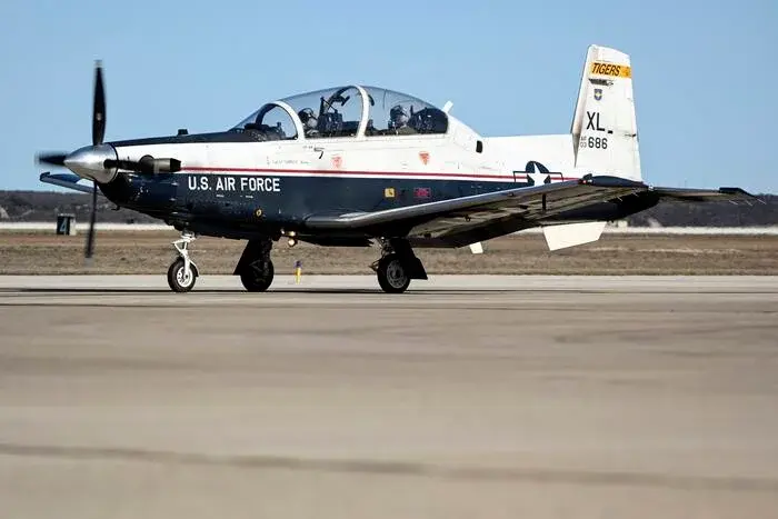 Two Air Force trainees eject safely after hard landing near Seguin