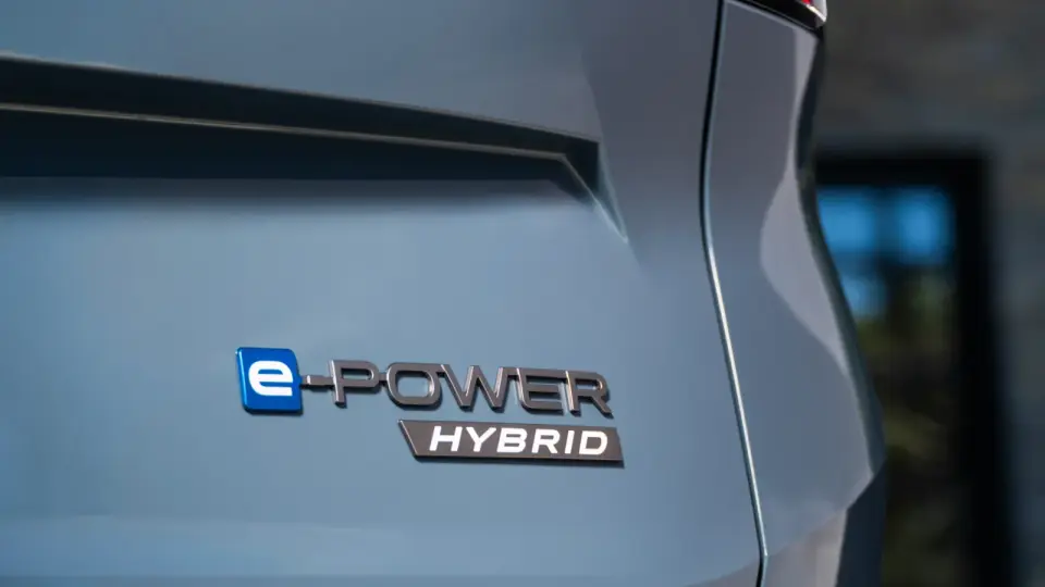 One Year After Federal EV Credit Ends, Hybrids Surge as EV Share Stalls at 6%