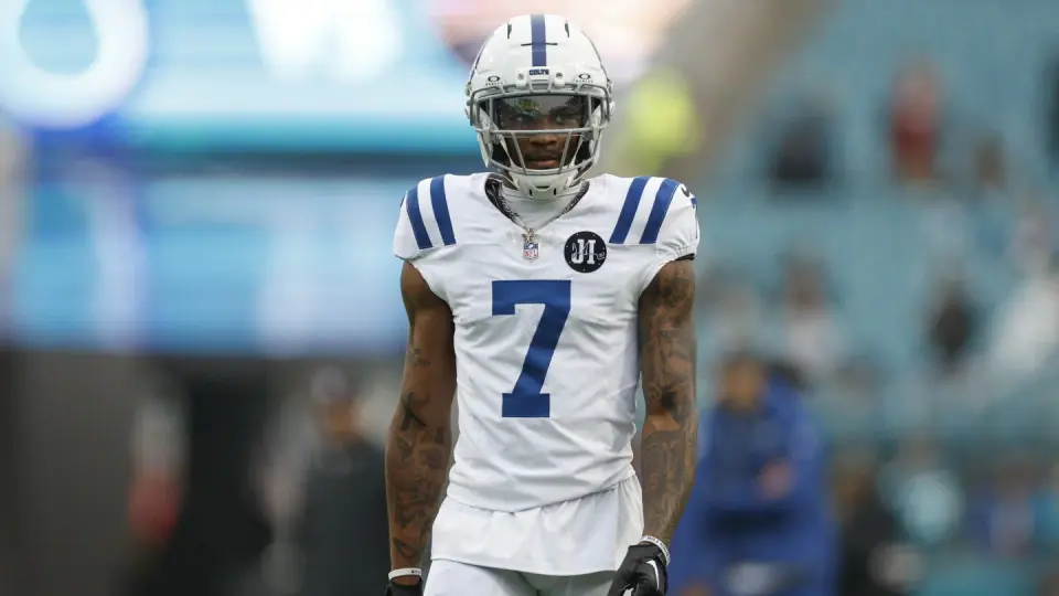Ward stays in the NFL, returns to Colts after tough 2025 season