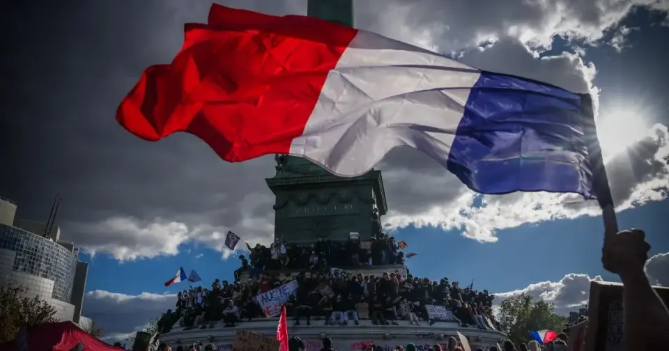 France’s Debt Crisis Deepens as Political Gridlock and Street Unrest Spike Bond Yields