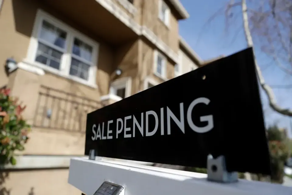 September Housing Collapse: Pending Sales Plunge 11.3% as Mortgage Rates Spike to 7.6%