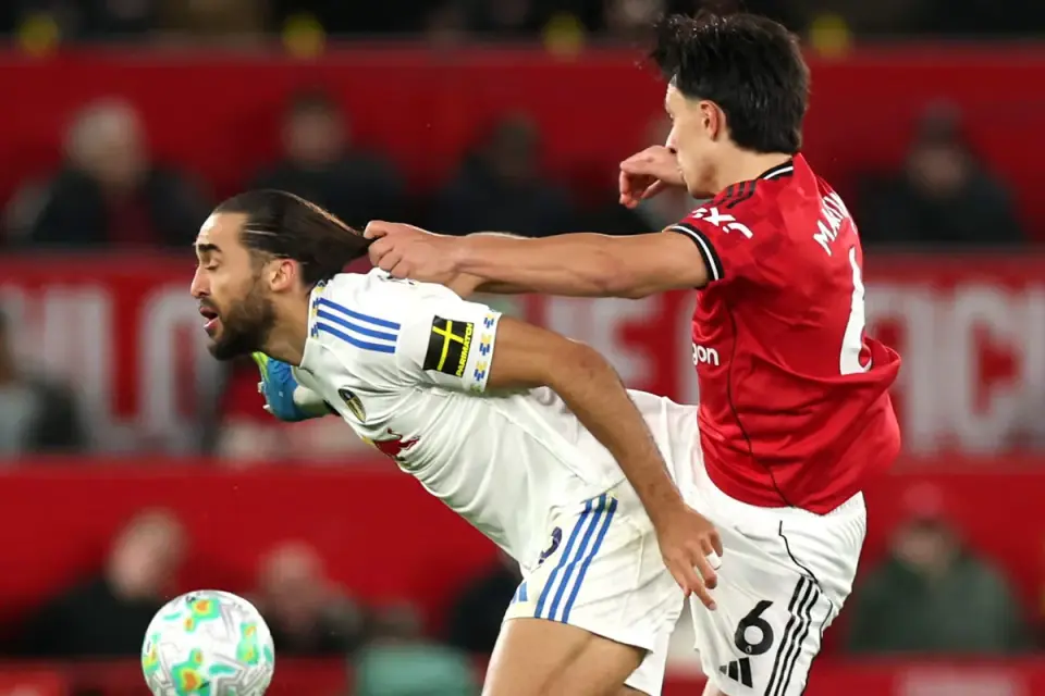 Hair-pull red card divides pundits after United’s Leeds defeat
