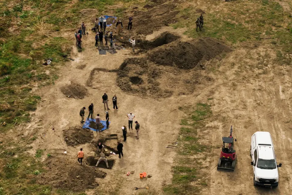 117 dog remains unearthed at California shelter as probe unfolds