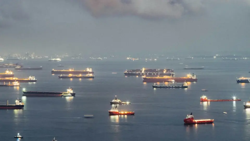 Houthi Strikes on Saudi Airports Push Brent Crude Back Above $100