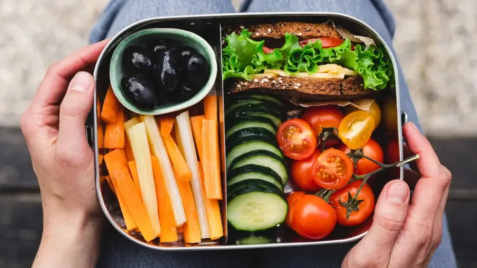 Healthy Diet Tied to Early-Onset Lung Cancer in Young Non-Smokers, Early Study Finds