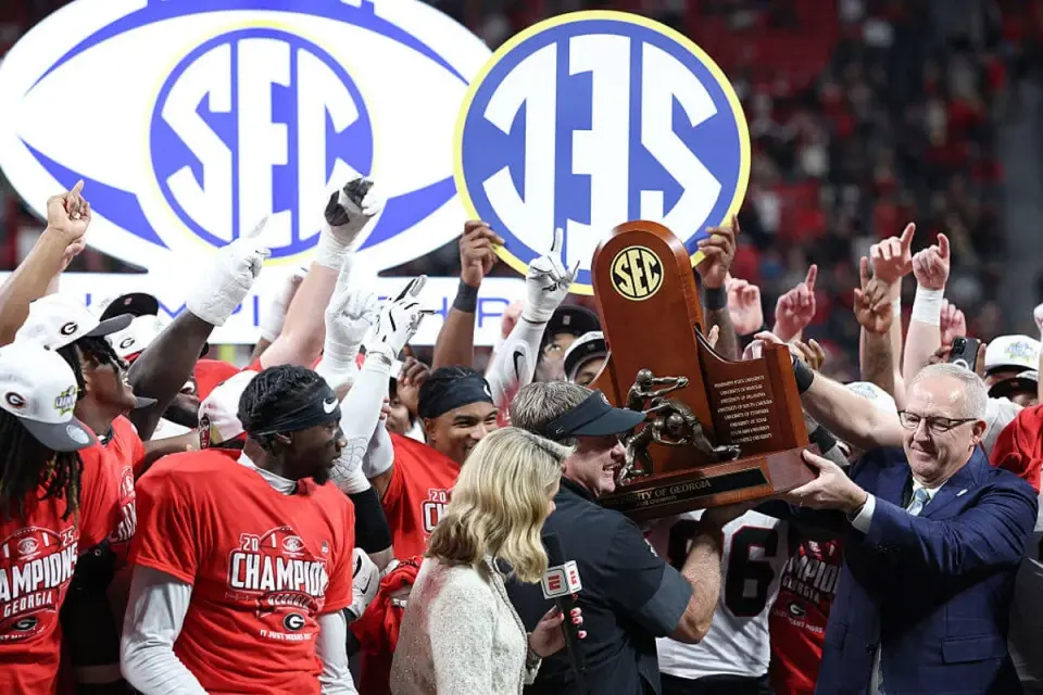 SEC Predictions: Five Teams Expected to Reach 10 Wins Despite Schedule Concerns