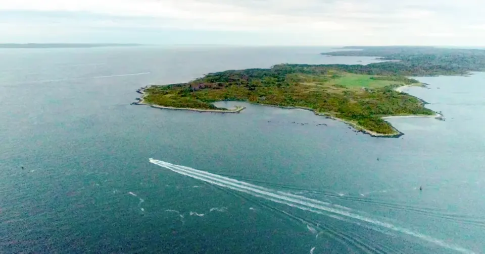 Bermuda authorities identify passengers of crashed medical jet; Canadian firm confirms crew deaths