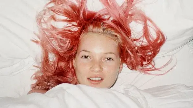 Tate Britain’s 'The 90s' Exhibition Revives Britain’s Chaotic Cultural Era