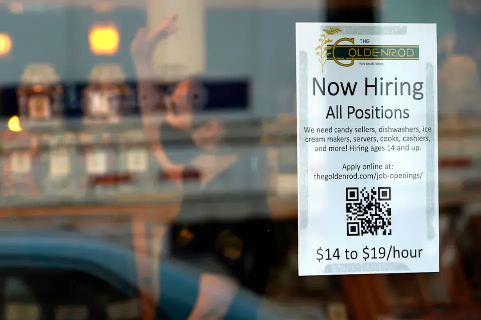 May Job Openings Beat Forecasts at 7.6 Million
