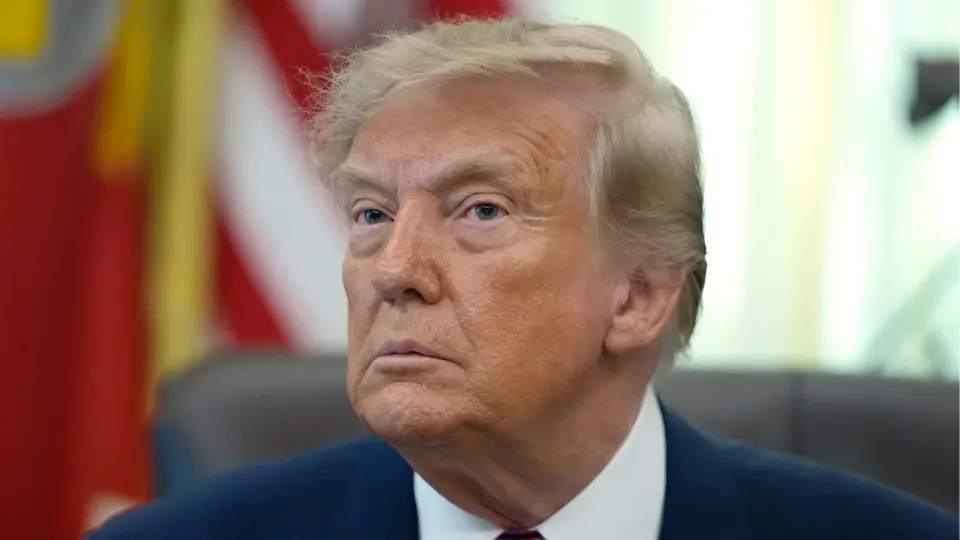 Trump Signs Order Renaming Lake Ontario as 'Lake America' Amid Trade War