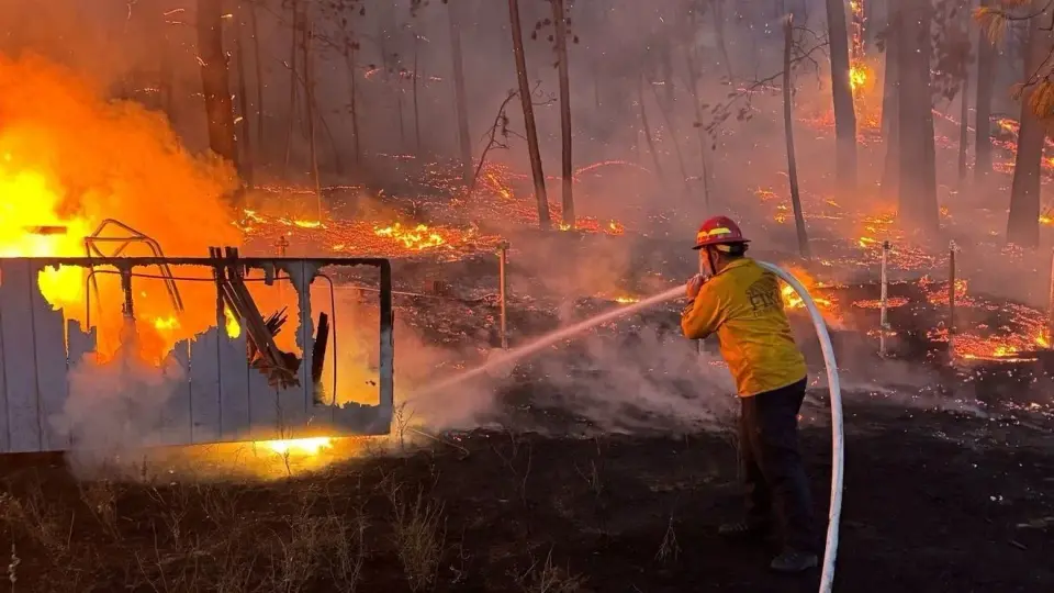 Spokane-area fires hold steady as red-flag conditions persist into day two